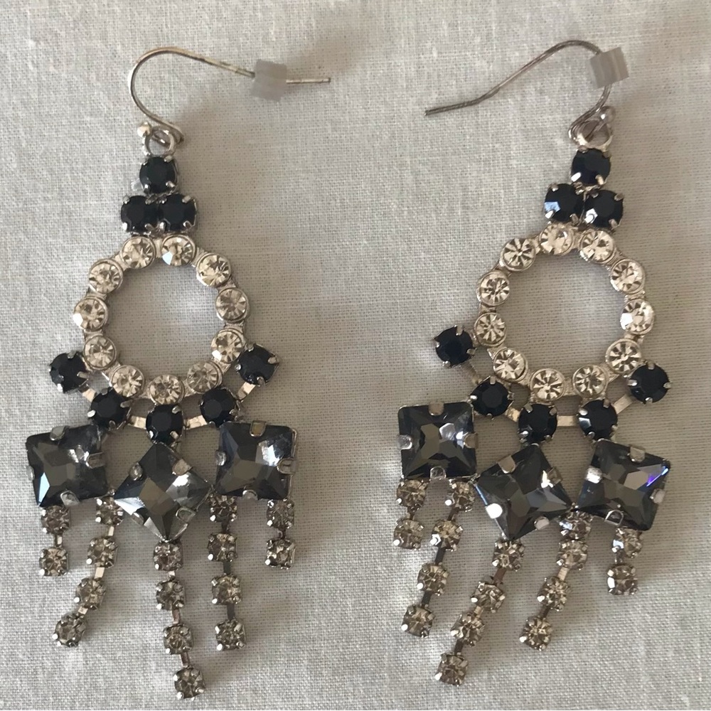 Lulu Frost Crystal Black/Smoky Gray/Clear Dangling Chandrlier Earrings N…